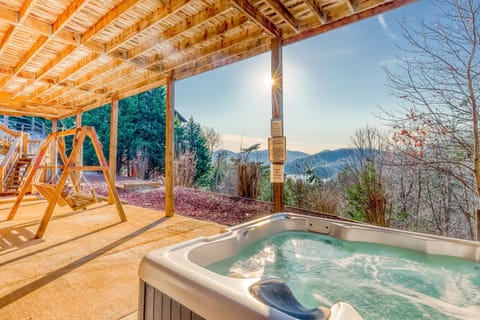 Light's Mountain Lake Overlook House in Blue Ridge Lake