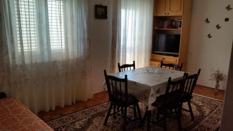 TV and multimedia, Living room, Dining area