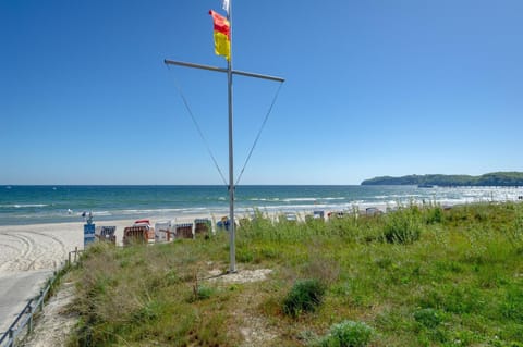 seitlicher Meerblick, nur 50 Meter zum Strand Apartment in Binz