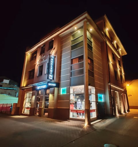 Facade/entrance