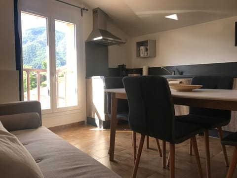 Living room, Mountain view