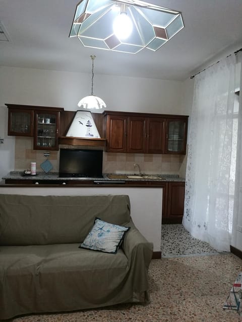 Kitchen or kitchenette, Living room