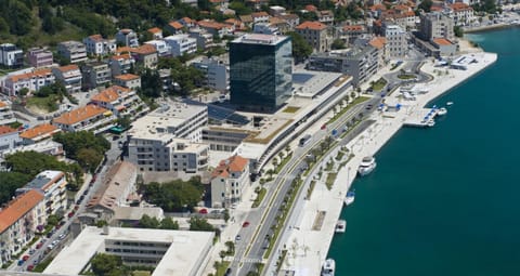 Neighbourhood, Location