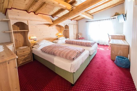 Day, Photo of the whole room, wardrobe