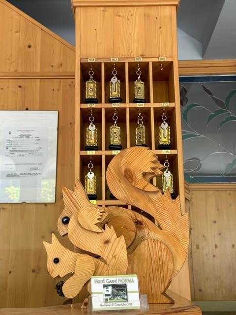 Lobby or reception, Decorative detail