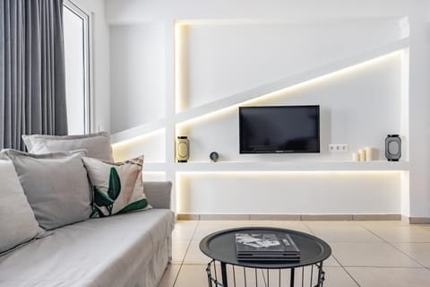 Communal lounge/ TV room, TV and multimedia, Living room, Decorative detail, Decorative detail