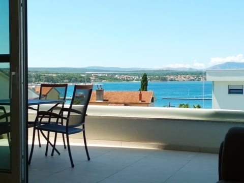 Day, Natural landscape, View (from property/room), Balcony/Terrace, Seating area, Dining area, Mountain view, Sea view