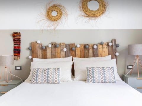 COCOON, Iconic Design in Historic Center & Breakfast Apartment in Sarzana