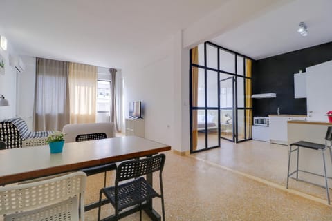 Kitchen or kitchenette, Living room, Photo of the whole room, Dining area, Bedroom