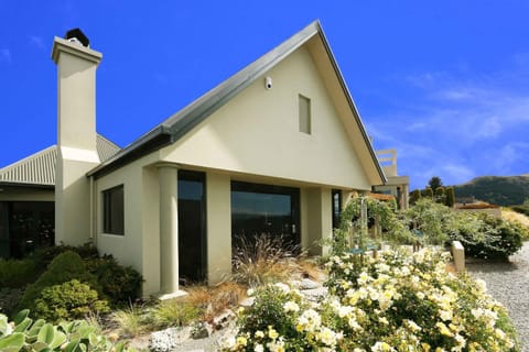 Property building, Facade/entrance, Spring, Day, Garden, Garden view