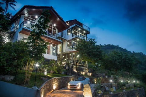 Property building, Facade/entrance, Garden