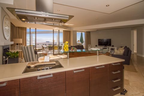Kitchen or kitchenette, Living room, Sea view