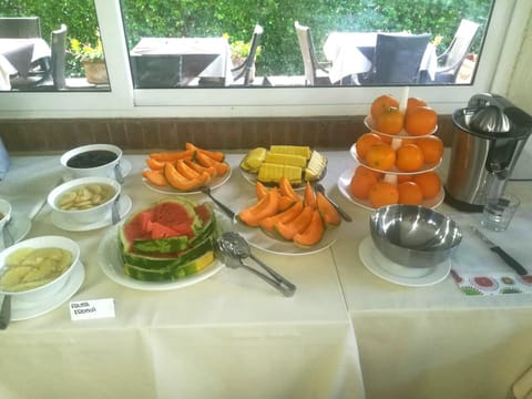Continental breakfast, Buffet breakfast