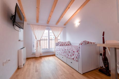 Bed, TV and multimedia