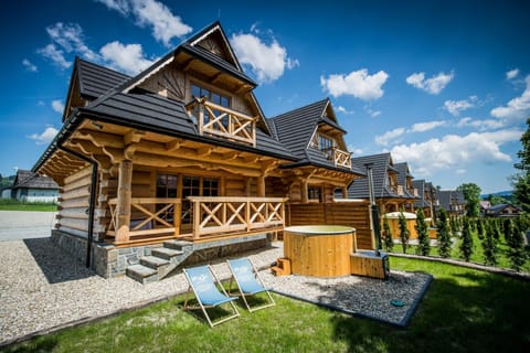 Property building, Spring, Day, Natural landscape, Garden, Garden view