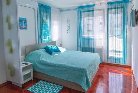Bed, Living room, Bedroom