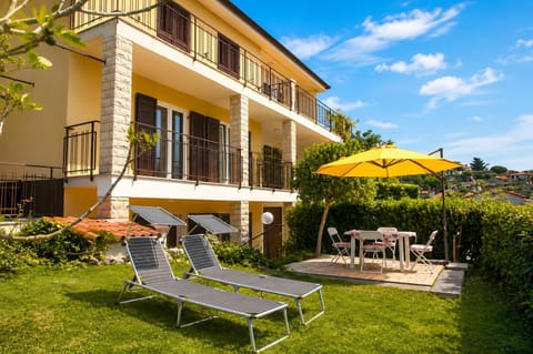 Property building, Patio, Garden, Balcony/Terrace, sunbed