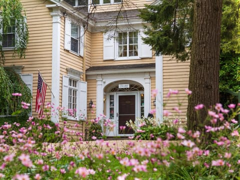 Devonfield Inn Bed and Breakfast in Lee