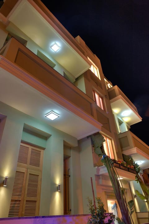 Facade/entrance