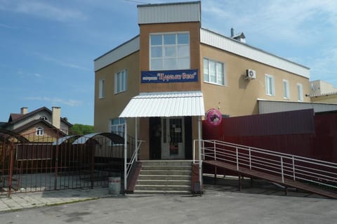 Facade/entrance