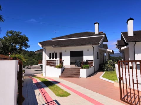 Property building, Patio, Facade/entrance, Off site