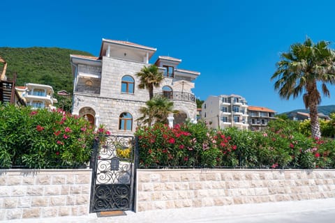 Property building, Neighbourhood