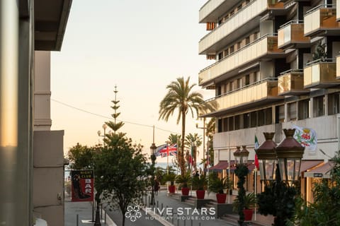 Neighbourhood, Street view