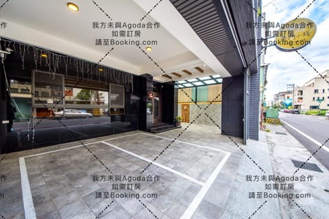 Facade/entrance