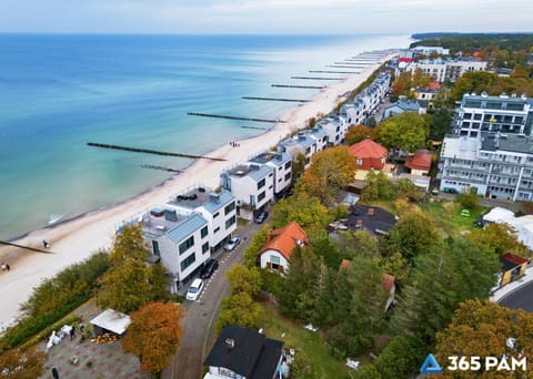 Property building, Nearby landmark, Day, Neighbourhood, Natural landscape, Bird's eye view, Beach, City view, Sea view, Street view, Location