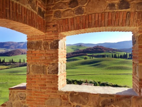 Facade/entrance, Property logo or sign, Balcony/Terrace, Garden view, Lake view, Pool view, Street view