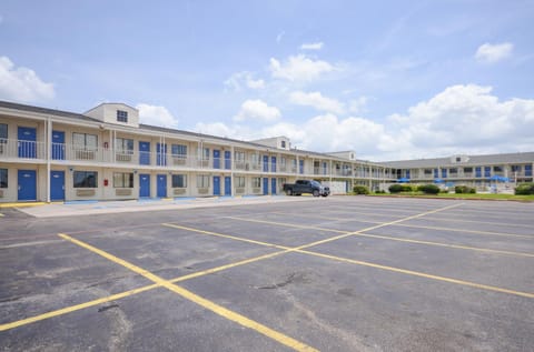 Property building, Day, Parking