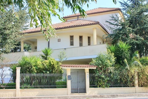 Facade/entrance, Garden view