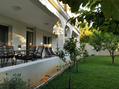BBQ facilities, View (from property/room), Balcony/Terrace, Dining area, Garden view, Area and facilities