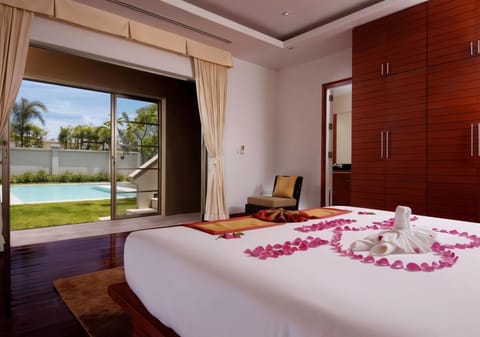 Bedroom, Swimming pool