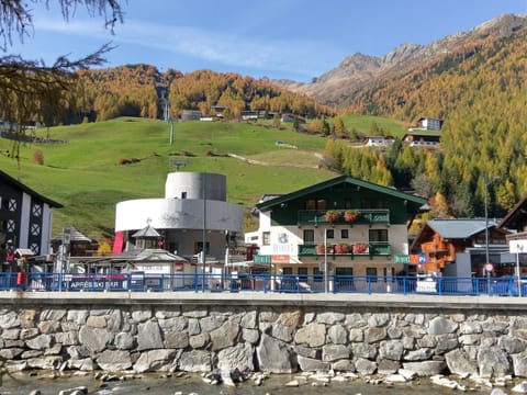 Property building, Off site, Property logo or sign, Natural landscape, Skiing, Hiking, Cycling, Autumn