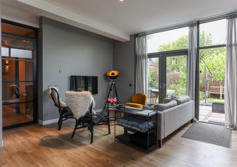 Communal lounge/ TV room, TV and multimedia, Living room