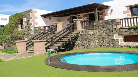 Facade/entrance, Swimming pool