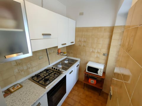 Kitchen or kitchenette, kitchen