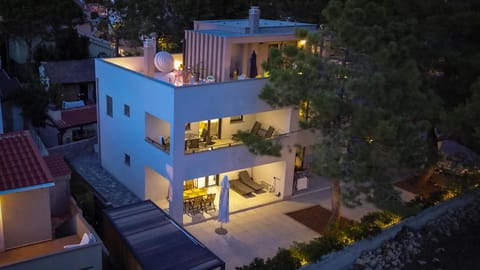 Property building, Facade/entrance, Bird's eye view