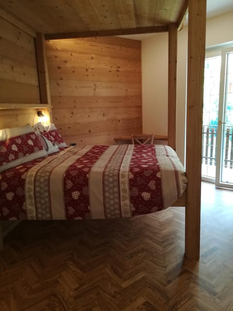 Bed, Day, Summer, Photo of the whole room, Bedroom