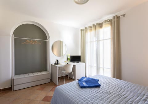 TV and multimedia, Photo of the whole room, Bedroom, towels, wardrobe
