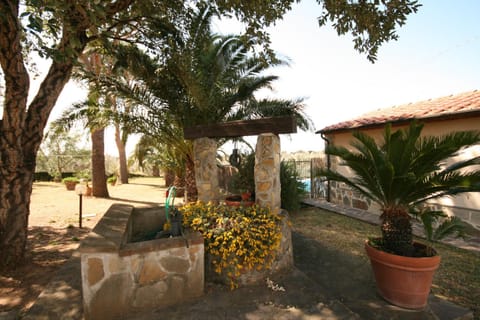 Casetta sulla Bolgherese immersa nel Verde House in Tuscany