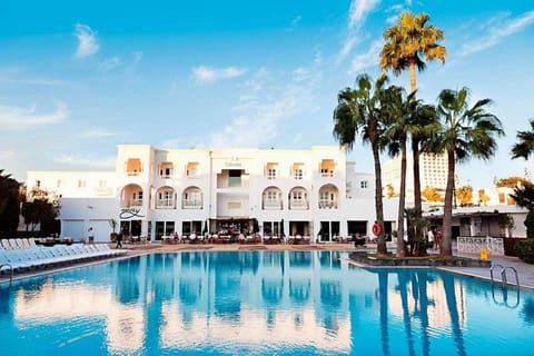 Property building, Day, Swimming pool