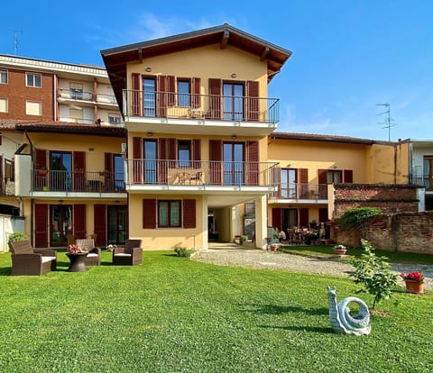 Property building, Garden