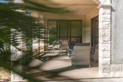 Patio, Facade/entrance, Balcony/Terrace