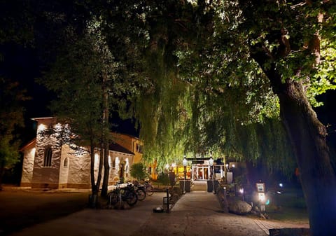 Property building, Facade/entrance, Night, Garden, Garden view, wedding