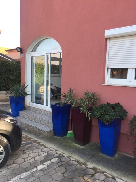 Facade/entrance