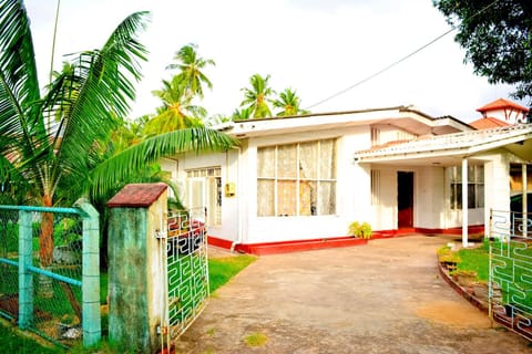 Facade/entrance, Garden