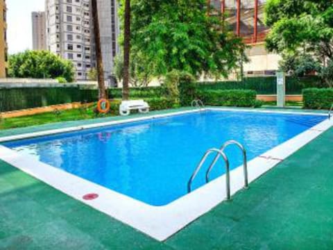 CERCA PLAYA-PISCINA-WIFI-AIRE ACOND, 5-1 PERS,-NO-JOVENES- Parking extra 10 eur dia Apartment in Benidorm