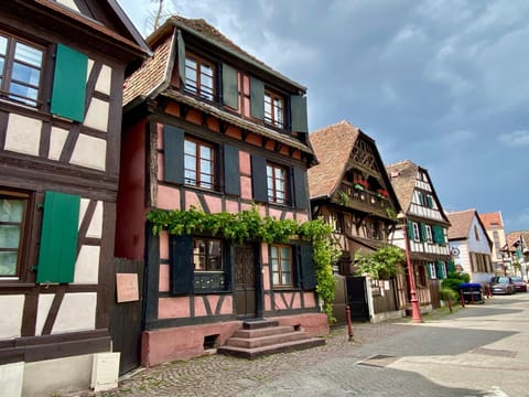 Property building, Neighbourhood, Street view, Location